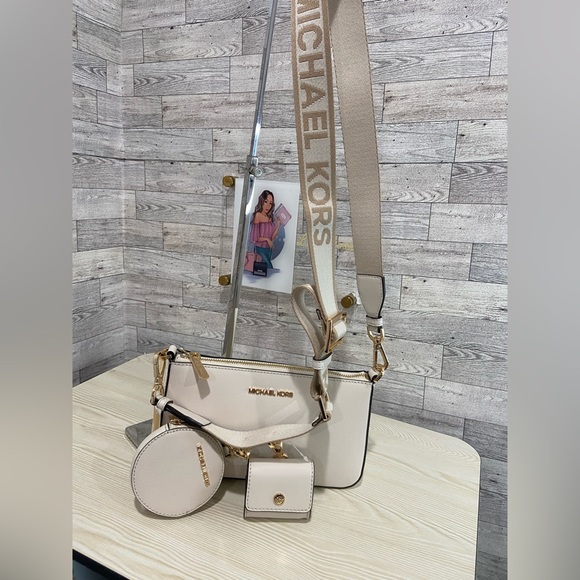 Michael Kors Small Tech Crossbody Bag with attachments - Picture 6 of 12